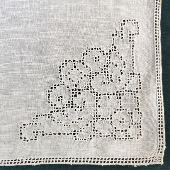 Vintage Drawnwork Lunch/Breakfast or Tea Napkins - Picture 7 of 11